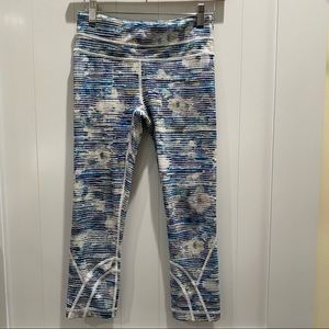Lululemon Inspire Crop II Leggings Blurry Belle Size 4